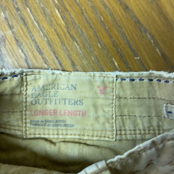 Men’s American Eagle Below Knee Khaki Shorts. 28 - Picture 2 of 4